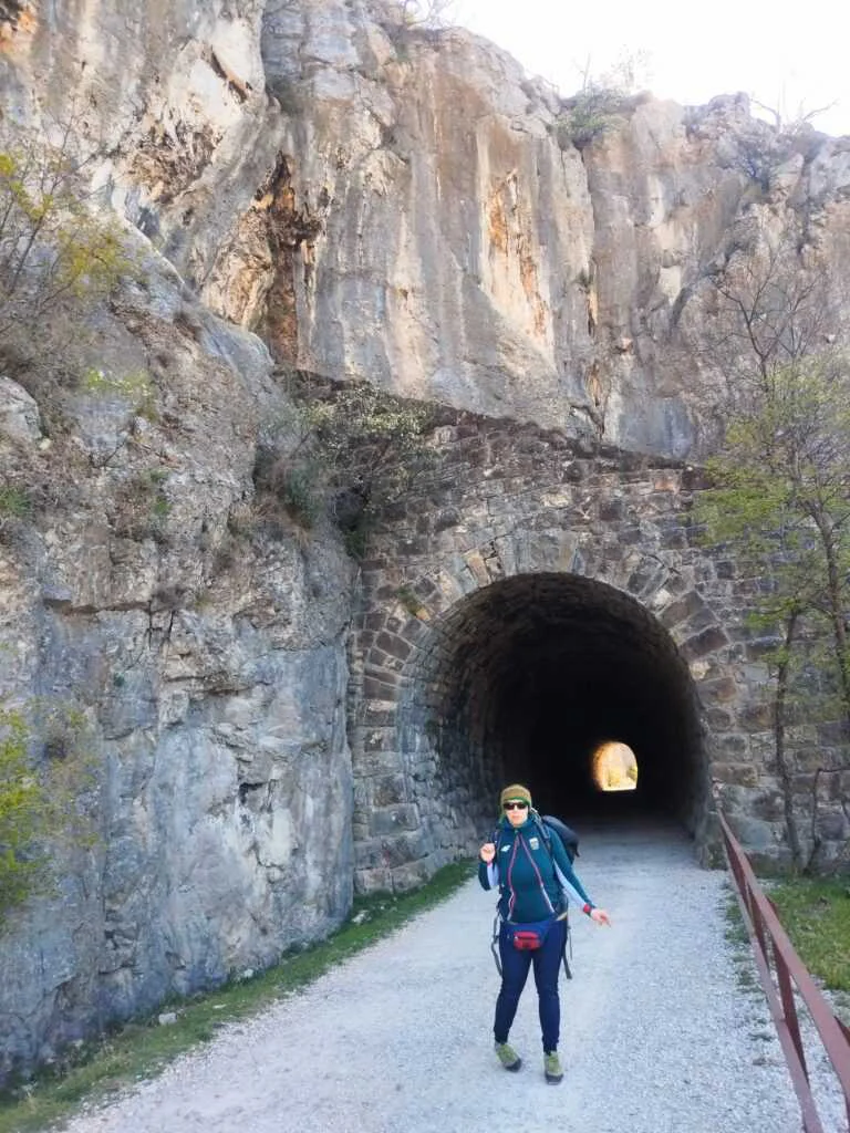 Na szlaku pieszym z tunelami